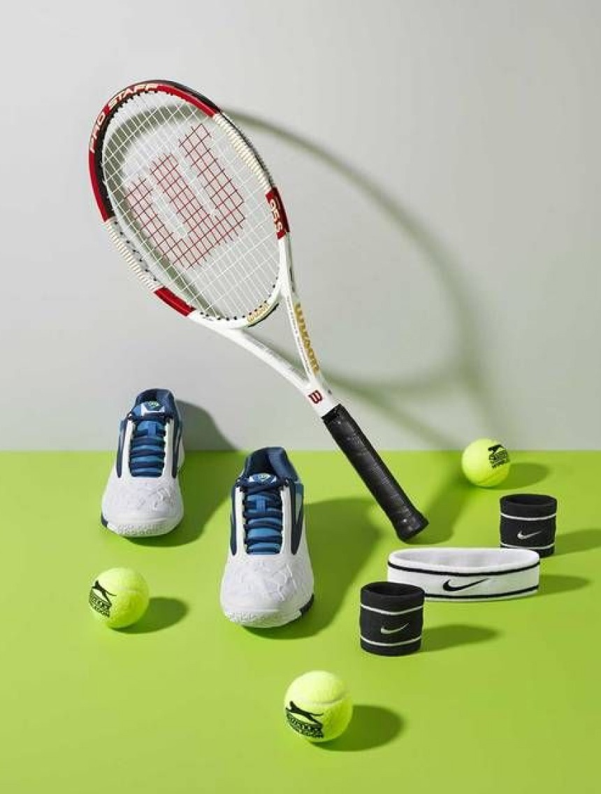 【美品】Wilson PROSTAFF RF97 V11.0 G3　315ｇ Wilson Pro Staff RF97 V11.0 Tennis Racket 4 1/4 Grip Size 97